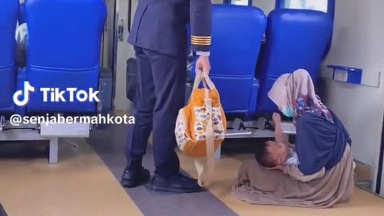 Aksi Kondektur Bantu Seorang Ibu Cari Tempat Duduk dan Bawakan Barang Ini Viral, Banjir Pujian
