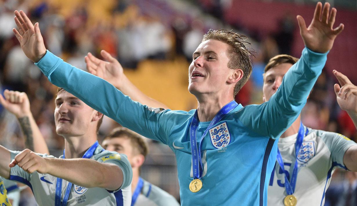 Dean Henderson - Pemain Manchester United ini sangat layak menjadi palang pintu The Three Lions. Bersama Setan Merah, ia mampu menorehkan 13 kali nirbobol dalam 26 kali pertandingan di semua kompetisi dan bermain selama 2.324 menit. (Foto: AFP/Kim Doo-Ho)