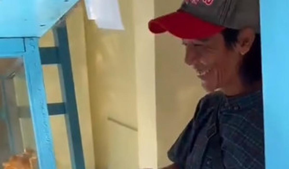 "Bukan," ungkap pria tersebut.