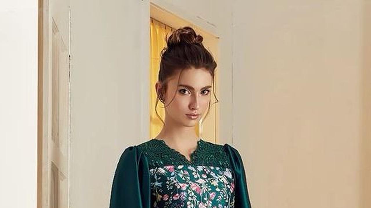 <b>Baju Kurung Model Kedah</b>