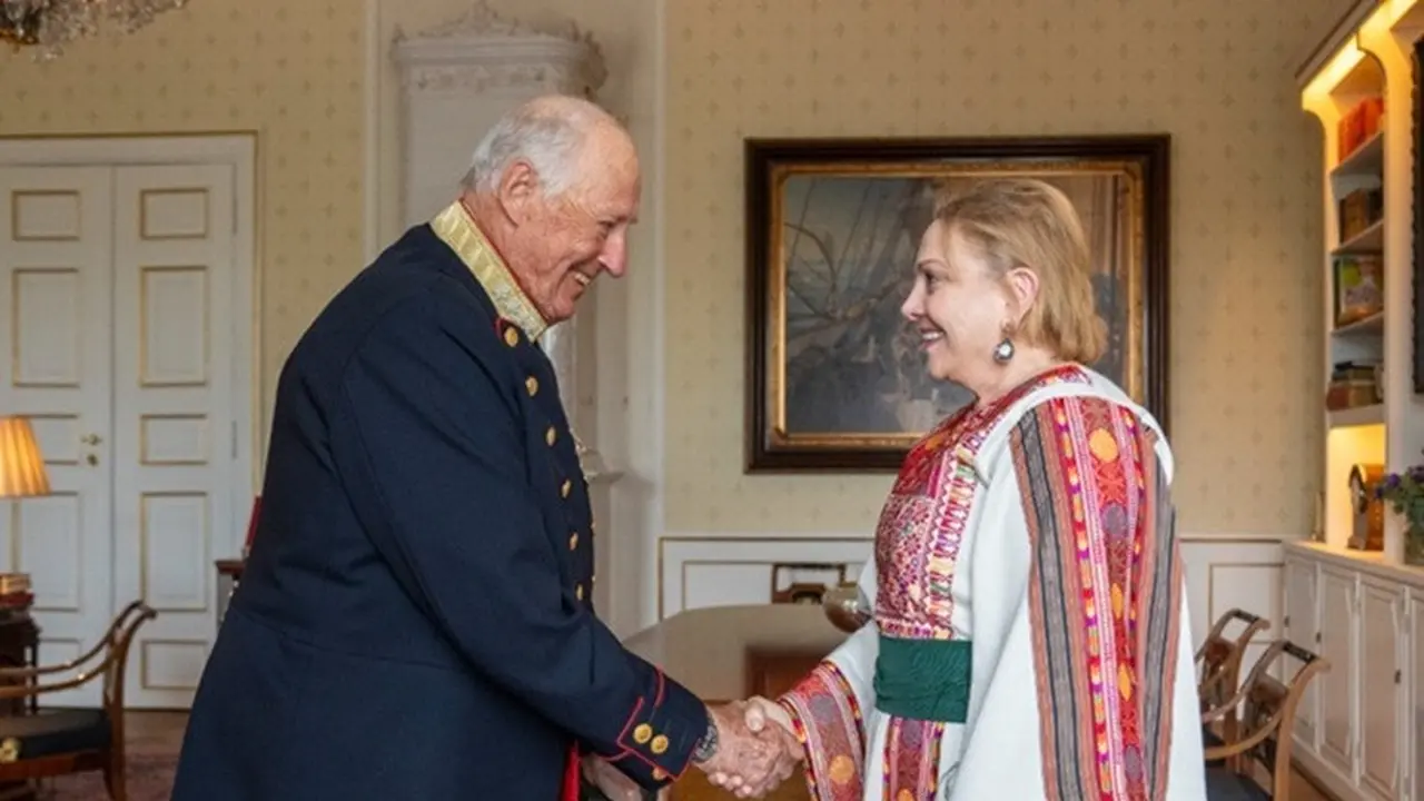 Duta Besar Palestina untuk Norwegia yang baru ditunjuk Marie Sedin saat menyerahkan surat kepercayaan kepada Yang Mulia Raja Harald V.