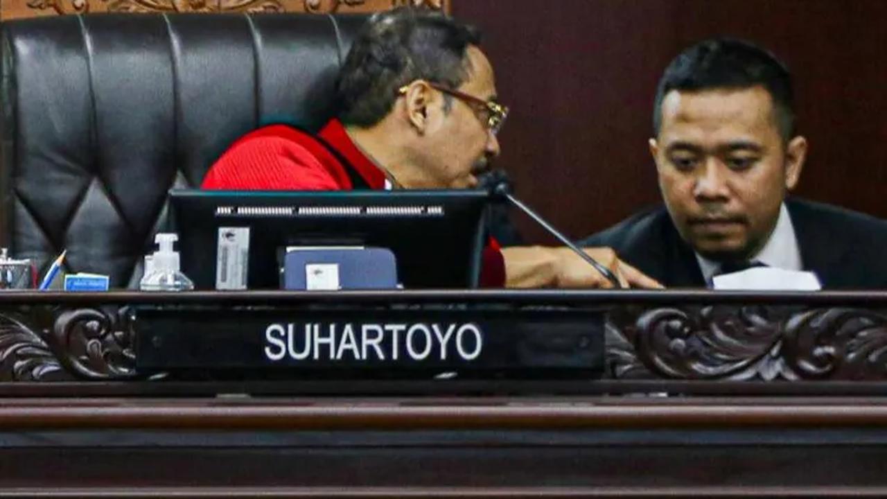 Hasan Nasbi Cyrus: Putusan MK soal Syarat Usia Capres Cawapres Jangan Dilihat Jangka Pendek