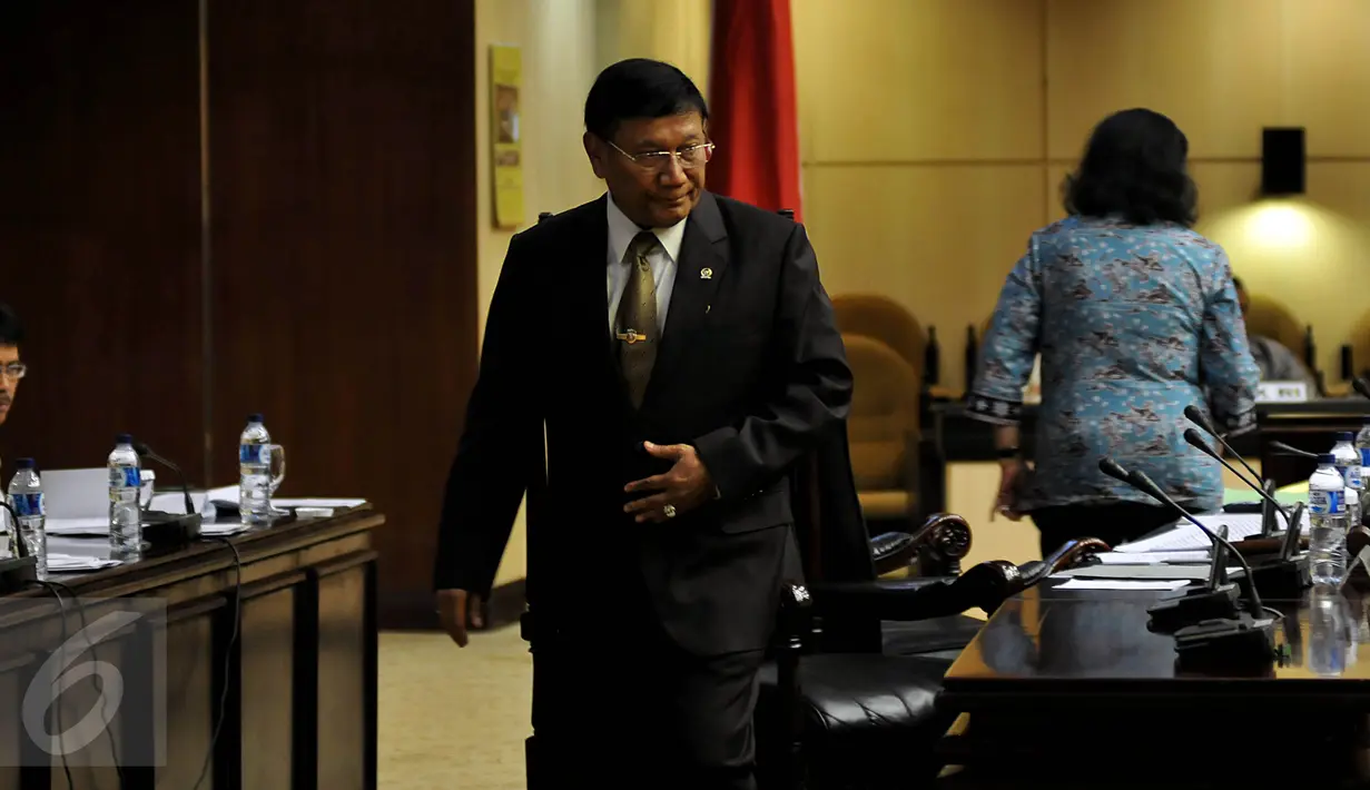 Wakil Ketua DPD Farouk Muhammad usai Sidang Paripurna DPD, Jakarta, Rabu (7/10/2015). Sidang tersebut membahas penyampaian ikhtisar hasil pemeriksaan BPK RI. (Liputan6.com/Johan Tallo)