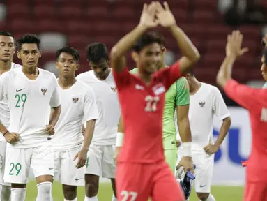 Timnas Indonesia harus mengakui keperkasaan tuan rumah Singapura usai dipaksa menyerah 0-1 pada laga pertama Grup B Piala AFF 2018 di Stadion Nasional Singapura, Jumat (9/11/2018). (Bola.com/M Iqbal Ichsan)