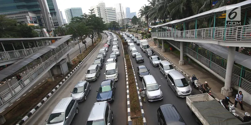 Pemerintah Wacanakan Pembatasan Mobil Berdasarkan Kapasitas Mesin di Jakarta