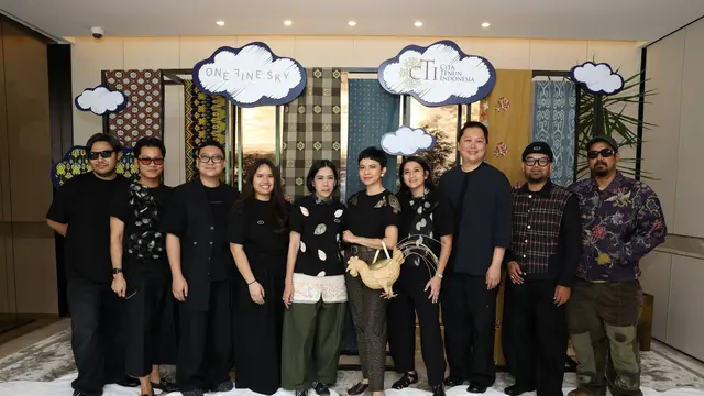 Kolaborasi One Fine Sky dan Cita Tenun Indonesia Angkat Tenun ke Gaya Sehari Hari