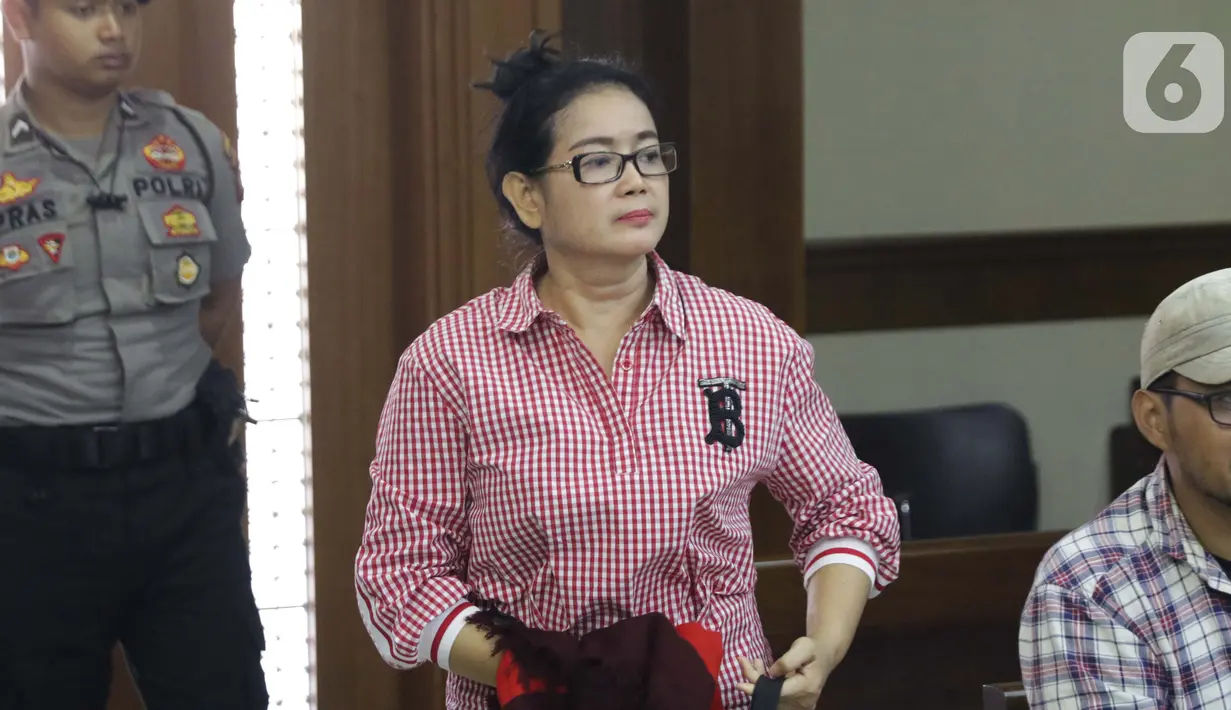 Terpidana dalam kasus korupsi proyek e-KTP, Miryam S Haryani bersiap menjadi saksi dalam sidang lanjutan kasus dugaan korupsi terkait pengadaan e-KTP dengan terdakwa Markus Nari di Pengadilan Tipikor, Jakarta, Rabu (9/10/2019). (Liputan6.com/Helmi Fithriansyah)