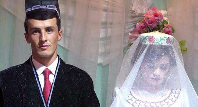 Marjona dan suami menikah karena dijodohkan/copyright mirror.co.uk/Espreso.tv / east2west news