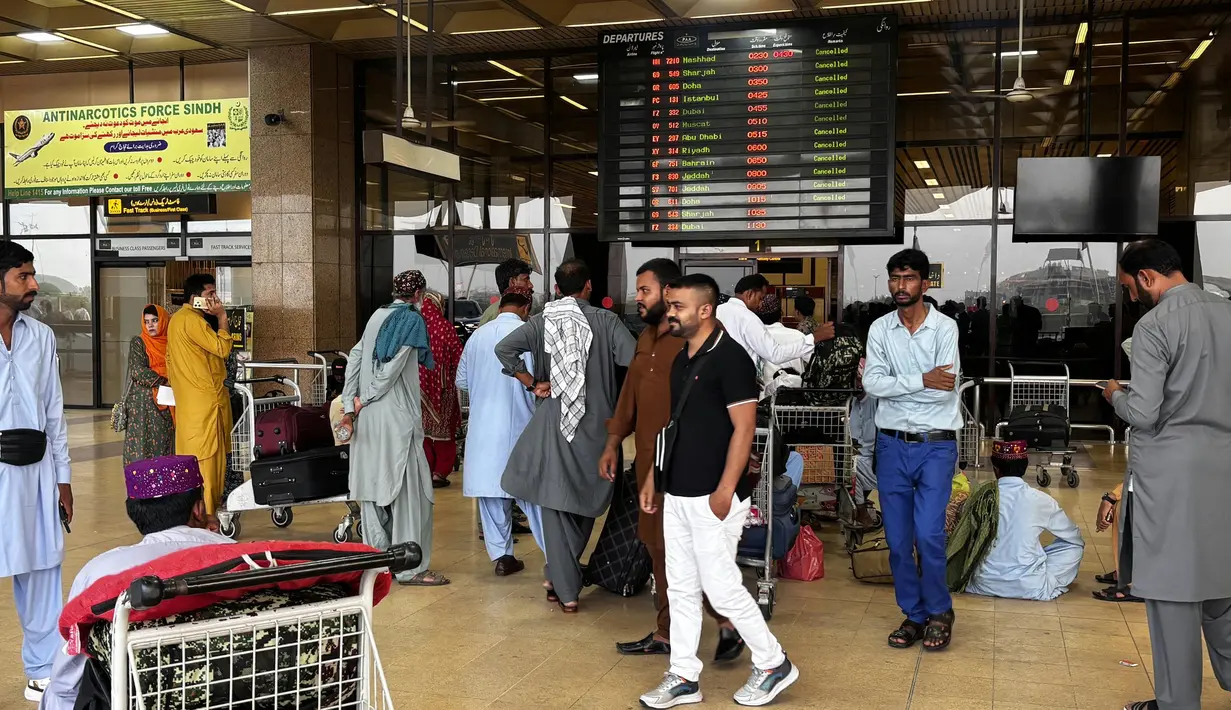 Juru bicara militer Pakistan dalam pernyataannya menyebut jumlah korban tewas akibat serangan udara India pada Rabu (7/5/2025) dini hari bertambah menjadi delapan orang yang kesemuanya warga sipil. (Asif HASSAN/AFP)