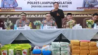 Kapolda Lampung, Irjen Pol Helmy Santika saat ungkap kasus narkotika jaringan internasional di Mapolres Lampung Selatan. Foto : (Istimewa).
