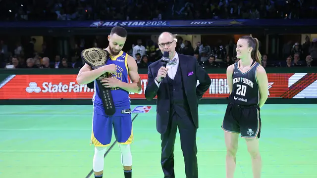 Stephen Curry menang duel tembakan tiga angka melawan Sabrina Ionescu