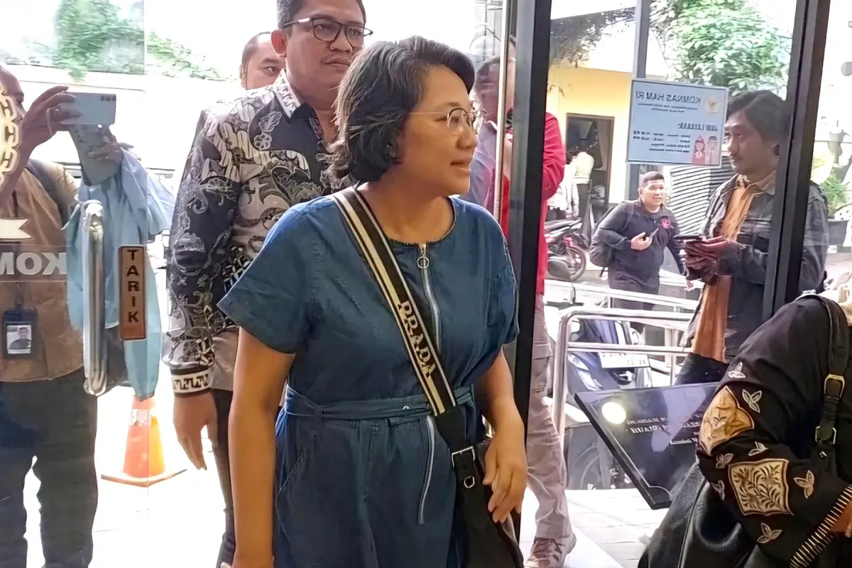 Eks Anggota Badan Pengawas Pemilu (Bawaslu) Agustiani Tio, mendatangi kantor Komnas Hak Asasi Manusia (HAM) di Jalan Latuharhary, Menteng, Jakarta Pusat.