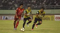 Persis vs Persipon di Stadion Manahan, Solo, Jumat (18/8/2017). (Bola.com/Ronald Seger)