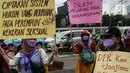 Warga yang mayoritas perempuan berunjuk rasa di depan Gedung MPR/DPR/DPD, Jakarta, Kamis (13/1/2022). Warga menuntut DPR segera mengesahkan Rancangan Undang-Undang Tindak Pidana Kekerasan Seksual (RUU TPKS). (Liputan6.com/Johan Tallo)