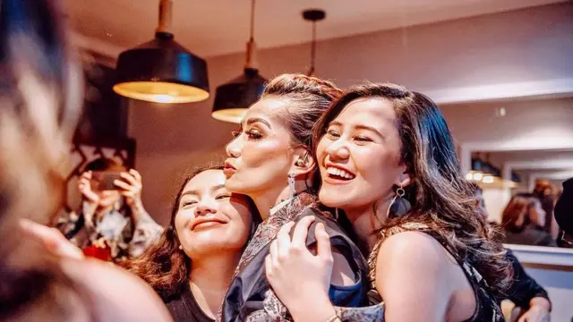 Reza Artamevia Kedua Anaknya