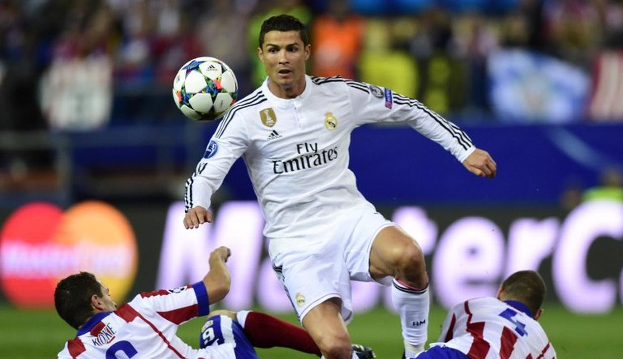 Ronaldo beberapa kali memperoleh peluang untuk mencetak gol. Tapi usaha CR7 selalu kandas di kaki pemain belakang Atletico dan kiper Jan Oblak. (AFP PHOTO/JAVIER SORIANO)