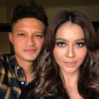 Bunga Jelita memajang foto kemesraannya bersama Syamsir Alam, pesepakbola nasional (Instagram/@bungajelitha66)