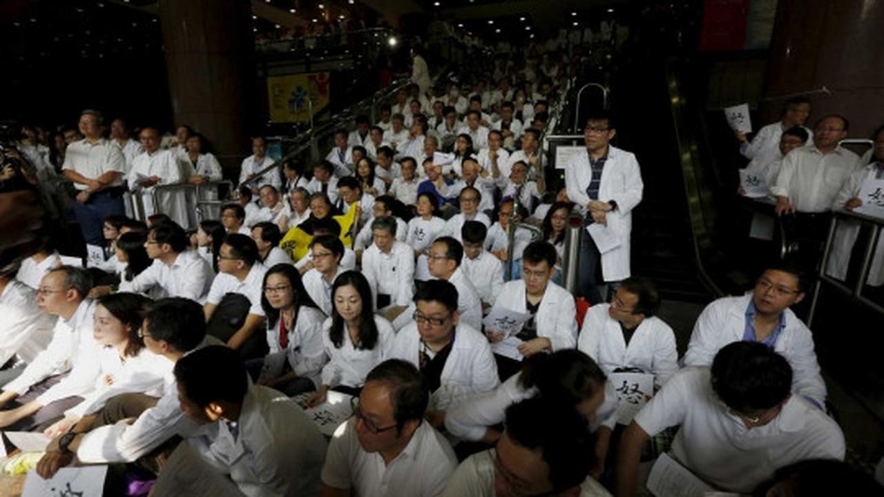 Tuntut naik gaji, ratusan dokter di Hong Kong mogok kerja
