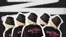 Sementara itu, Agnez terlihat memilih warna jaket warna pink yang diikat serta bucket hat dan celana hitam untuk OOTD kaus hitam 'Fuckin Girlfriend' (Foto: Instagram @anyemerch)