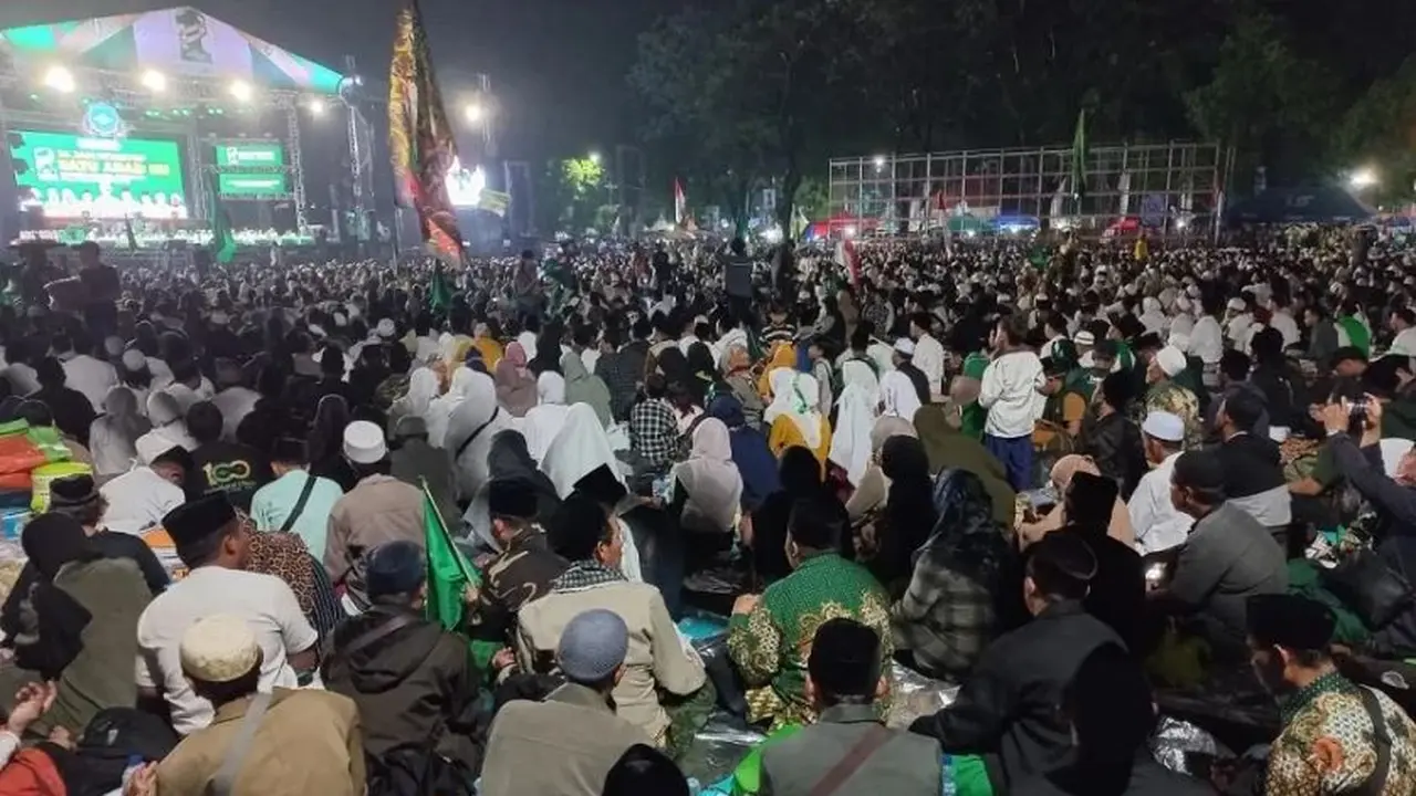 Ribuan nahdliyin menyemut di Stadion Delta Sidoarjo dalam puncak Harlah 1 Abad NU. (Foto: NU Online)