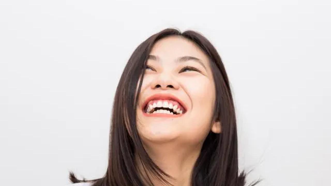Jika humor cukup moncer dalam berkarir, mengapa ini tidak dilakukan pekerja?