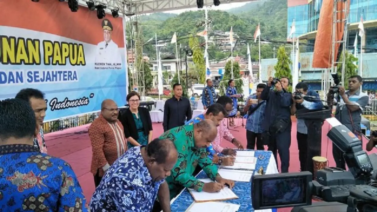 Program perlindungan sosial yang dinamakan Bangun Generasi dan Keluarga Sejahtera atau lebih dikenal dengan BANGGA Papua.