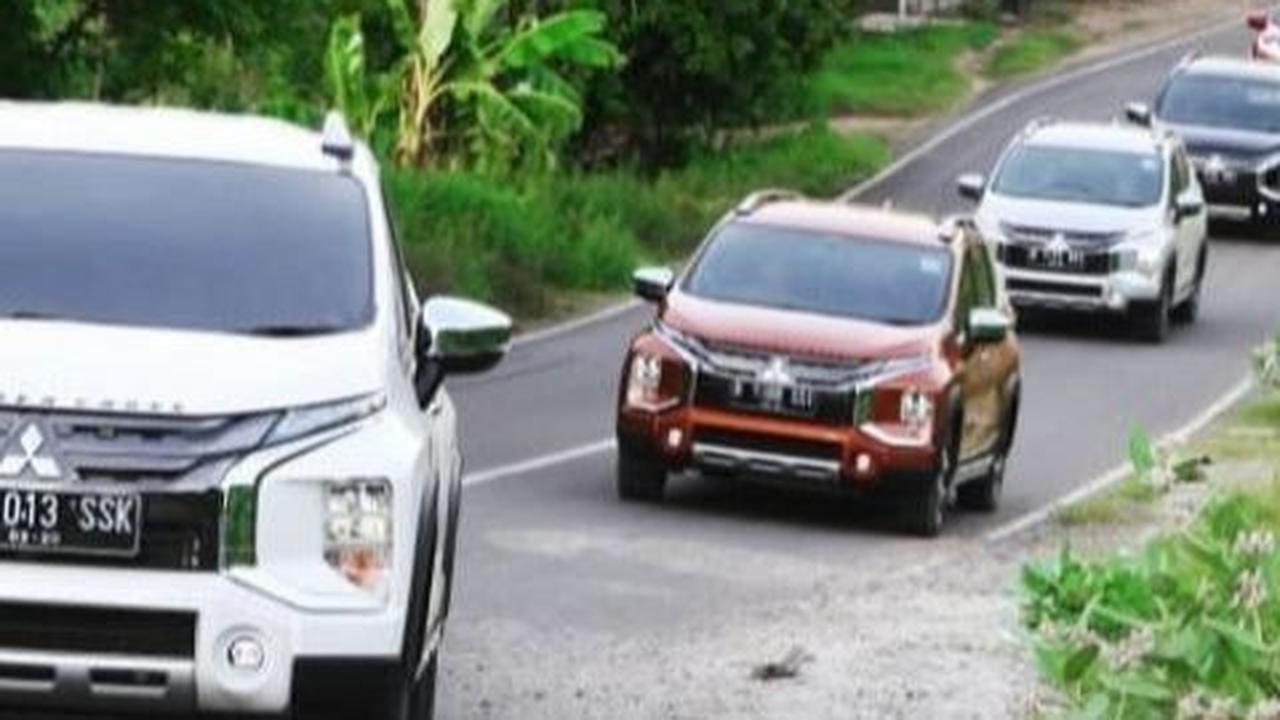Melakukan penekanan pada pedal gas