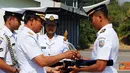 Citizen6, Sidoarjo: Komandan Kobangdikal Laksda TNI Sadiman memimpin langsung jalannya upacara penutupan pendidikan yang digelar di
Base Ops Juanda, Senin (17/10). (Pengirim: Penkobangdikal)