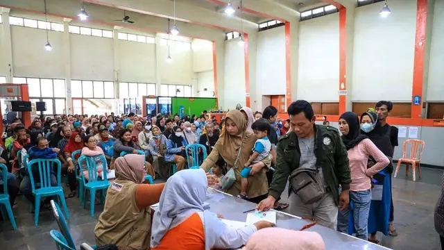 Ilustrasi penyaluran bansos di Kediri