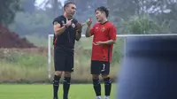 Pelatih Persija Jakarta, Thomas Doll, menyambut antusias kedatangan Ryo Matsumura pada musim ini. (dok. Persija Jakarta)