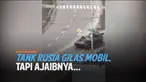 Kejadian mengerikan saat tentara Rusia invasi Ukraina terekam kamera warga setempat. Sebuah tank berlapis baja menabrak dan melindas mobil yang sedang dikendarai warga sipil.