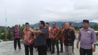 Wakil Ketua MPR RI Oesman Sapta Odang saat mengunjungi Masjid Agung Kayong Utara, Kalimantan Barat.  (Liputan6.com/Silvanus Alvin)