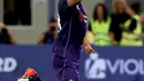 Bek Fiorentina Marcos Alonso melakukan selebrasi setelah mencetak gol ke gawang AC Milan pada pertandingan Liga Italia di stadion Florence, Italia, (23/8/2015). Gol Fiorentina dicetak Marcos Alonso dan Josip Ilicic. (REUTERS/Alessandro Bianchi)