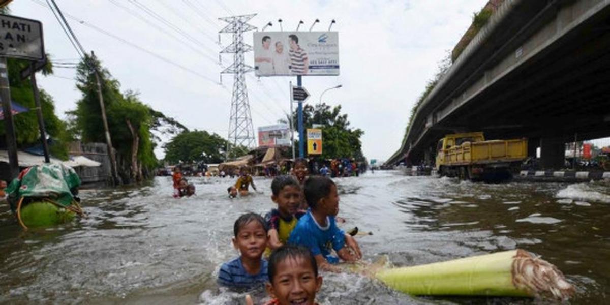 Pembangunan kolam penampung air di tiap kelurahan