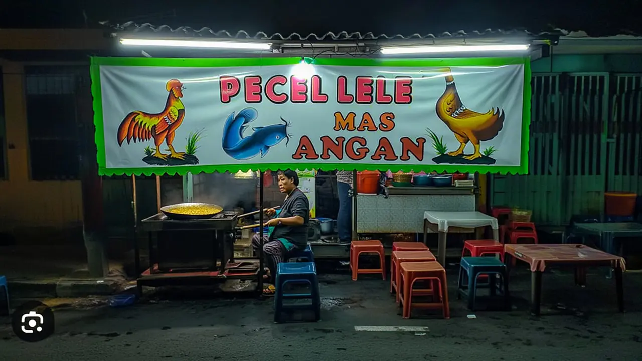 Warung Pecel Lele pinggir jalan (Foto: Reve Art AI)