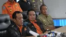 Kepala Badan SAR Nasional (Basarnas) Marsekal Pertama TNI Bambang Soelistyo tiba di Posko Utama Lanud Iskandar, Pangkalan Bun, Kalteng, Kamis (15/01/2015). (Liputan6.com/Andrian M Tunay)