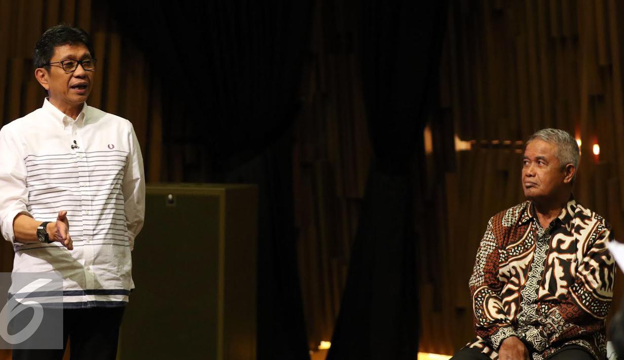 Caketum PSSI 2016-2010, Eddy Rumpoko (kiri) melakukan debat terbuka dengan Djohar Arifin Husin di Hall SCTV Tower, Jakarta, Selasa (4/10). Rencananya, pemilihan Ketua Umum PSSI akan dilaksanakan pada 17 Oktober mendatang. (Liputan6.com/Helmi Fithriansyah)