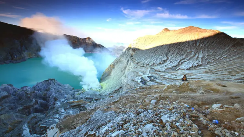 Daftar Kawah Gunung di Indonesia yang Eksotik