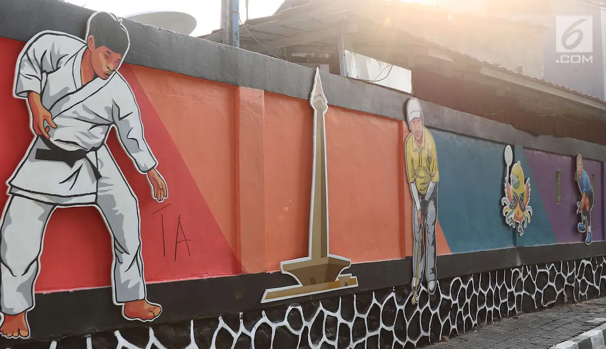 Karya Mural mahasiswa UNJ terlihat di kawasan Universitas Negeri Jakarta, Kamis (16/8). Mural karya mahasiswa seni rupa tersebut dibuat dalam rangka menyambut Asian Games 2018. (Liputan6.com/Immanuel Antonius)