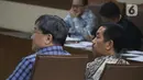 Presiden Direktur PT Angkasa Pura (AP) II, Muhammad Awaluddin (kanan) saat menjadi saksi pada sidang lanjutan dugaan suap pengadaan Baggage Handling System (BHS) dengan terdakwa Andi Taswin Nur di Pengadilan Tipikor, Jakarta, Senin (18/11/2019). (Liputan6.com/Helmi Fithriansyah)