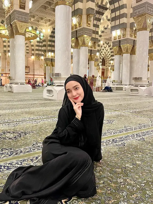 Umi Kalsum saat berada di Mekah menunaikan ibadah umrah (ist)