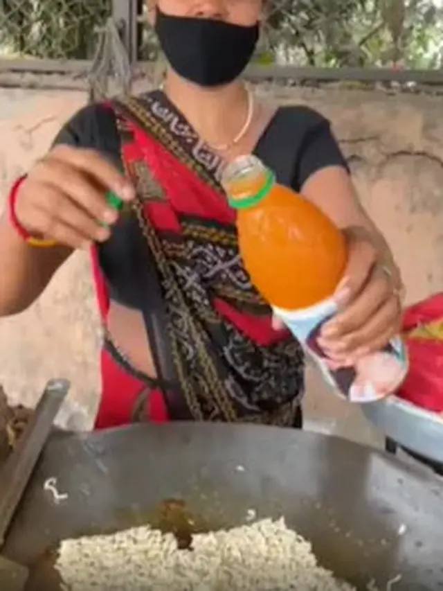 Viral Olahan Mie Instan Dicampur Buah dan Jus Mangga, Bikin Melongo