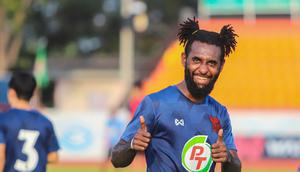 Yanto Basna mewakili PT Prachuap FC akan memperkuat Thai League All Stars untuk menghadapi Timnas Thailand pada laga uji coba yang digelar Sabtu (14/11/2020). (dok. PT Prachuap FC).