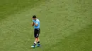 Striker Uruguay, Luis Suarez bereaksi setelah kalah atas Prancis pada akhir laga perempat final Piala Dunia 2018 di Nizhny Novgorod Stadium, Jumat (6/7). Timnas Uruguay tersingkir usai ditumbangkan Prancis dua gol tanpa balas. (AP/Hassan Ammar)