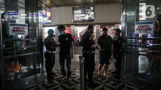 Masuk Tanah Abang Tunjukan Kartu Vaksin, Pedagang Keluhkan Sepi Pembeli