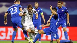  Gonzalo Higuain mencetak satu gol bagi Juventus saat melawan Dinamo Zagreb pada grup H liga Champions di Maksimir Stadium, Zagreb, Rabu (28/9/2016) dini hari WIB.  (AFP/STRINGER)