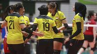 Timnas bola voli putri Indonesia memetik kemenangan pertama pada laga penyisihan Grup A AVC Challenge Cup 2023 di GOR Tri Dharma, Gresik, Minggu (18/6/2023). Yolla Yuliana dkk menundukkan Makau 3-0 (25-7, 25-18, 25-8) pada hari pertama kejuaraan bola voli putri AVC Challenge Cup 2023 yang diikuti oleh 11 negara di kawasan Asia. Setelah menghadapi Makau, selanjutnya timnas voli putri Indonesia akan jumpa Filipina, Selasa (20/6/2023) pada laga kedua Grup A yang hanya dihuni tiga tim saja. (Dok. PBVSI)
