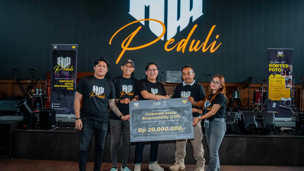 Lomba Karaoke Sambil Cek Kesehatan Warga