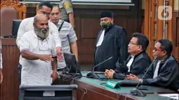 Majelis Hakim menolak eksepsi atau nota keberatan atas dakwaan perkara dugaan suap dan gratifikasi yang menjerat Gubernur nonaktif Papua Lukas Enembe. (Liputan6.com/Angga Yuniar)