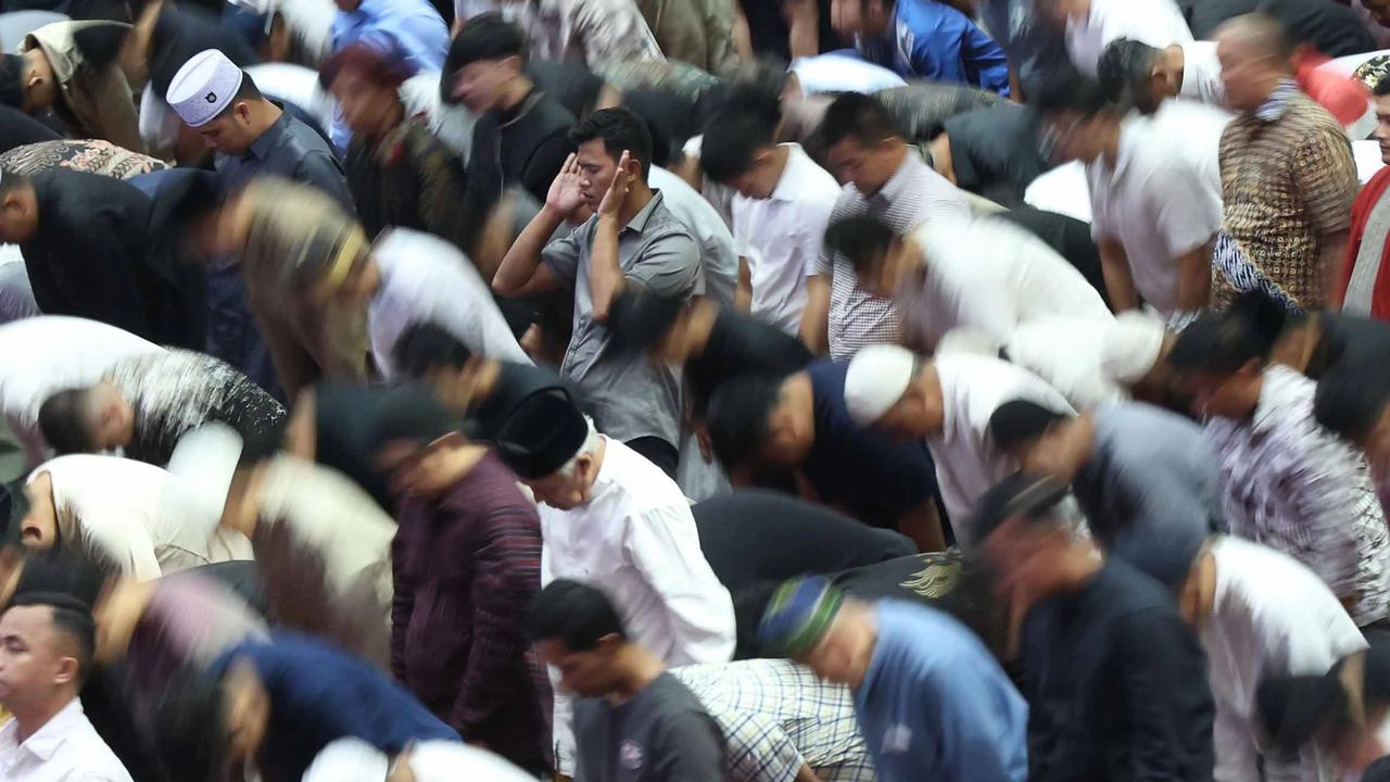 FOTO: Ribuan Jemaah Padati Masjid Istiqlal pada Tarawih Perdana Ramadan 1447 H